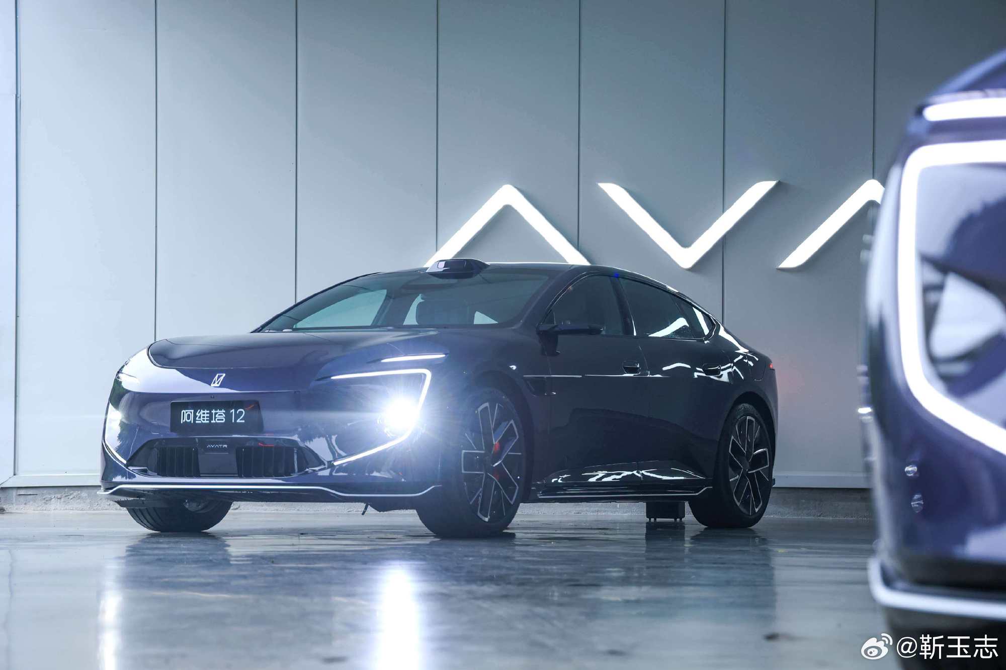 新款阿维塔12完成联合试驾 搭华为乾崑四激光方案 战略合作2.0首款车型亮相