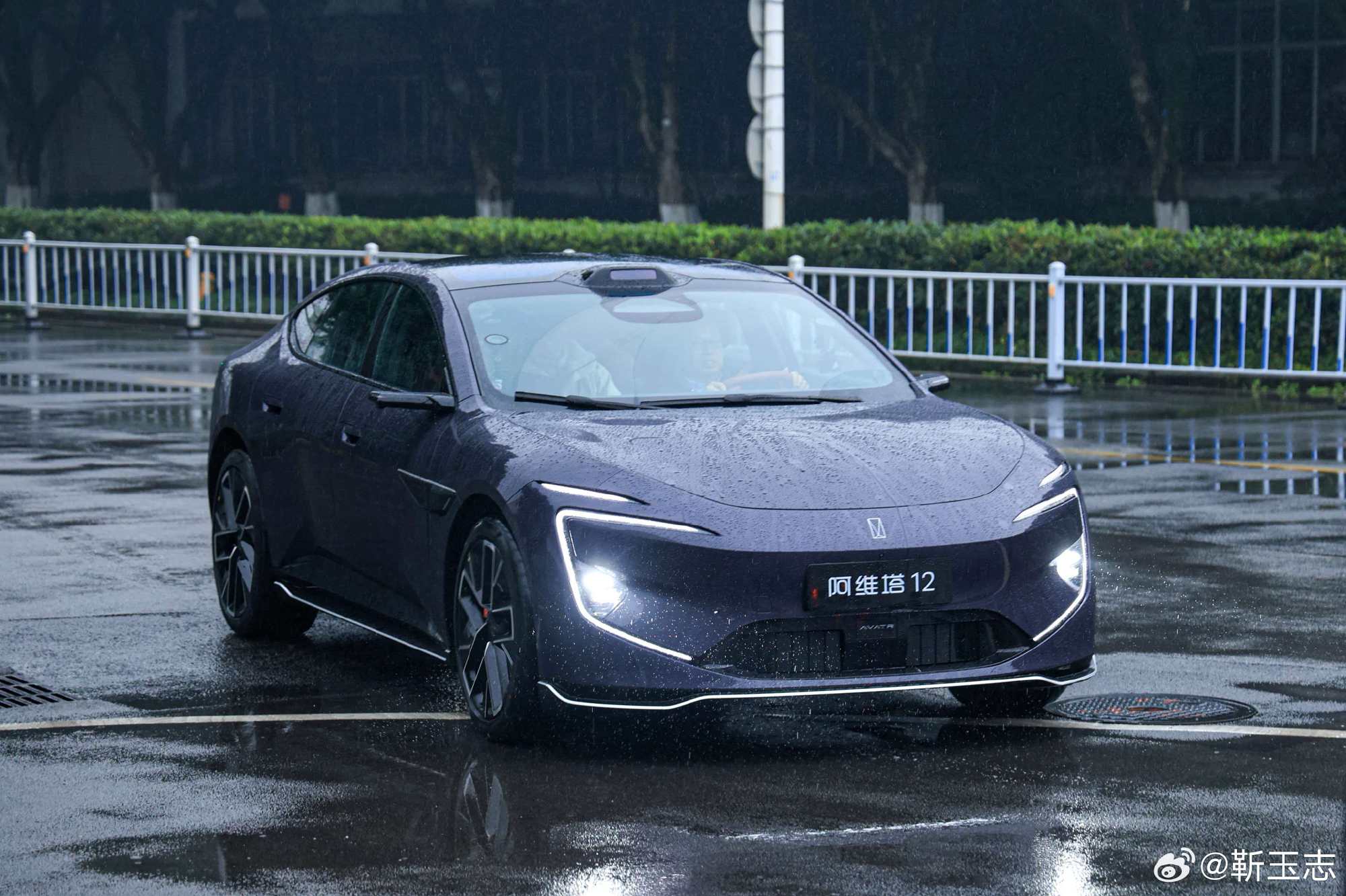 新款阿维塔12完成联合试驾 搭华为乾崑四激光方案 战略合作2.0首款车型亮相