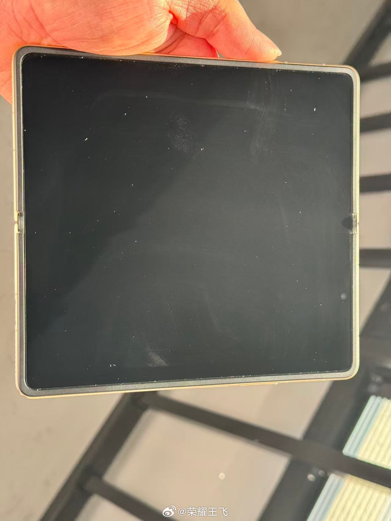 荣耀Magic V6折叠屏细节曝光 折痕近乎隐形,3月1日全球首发