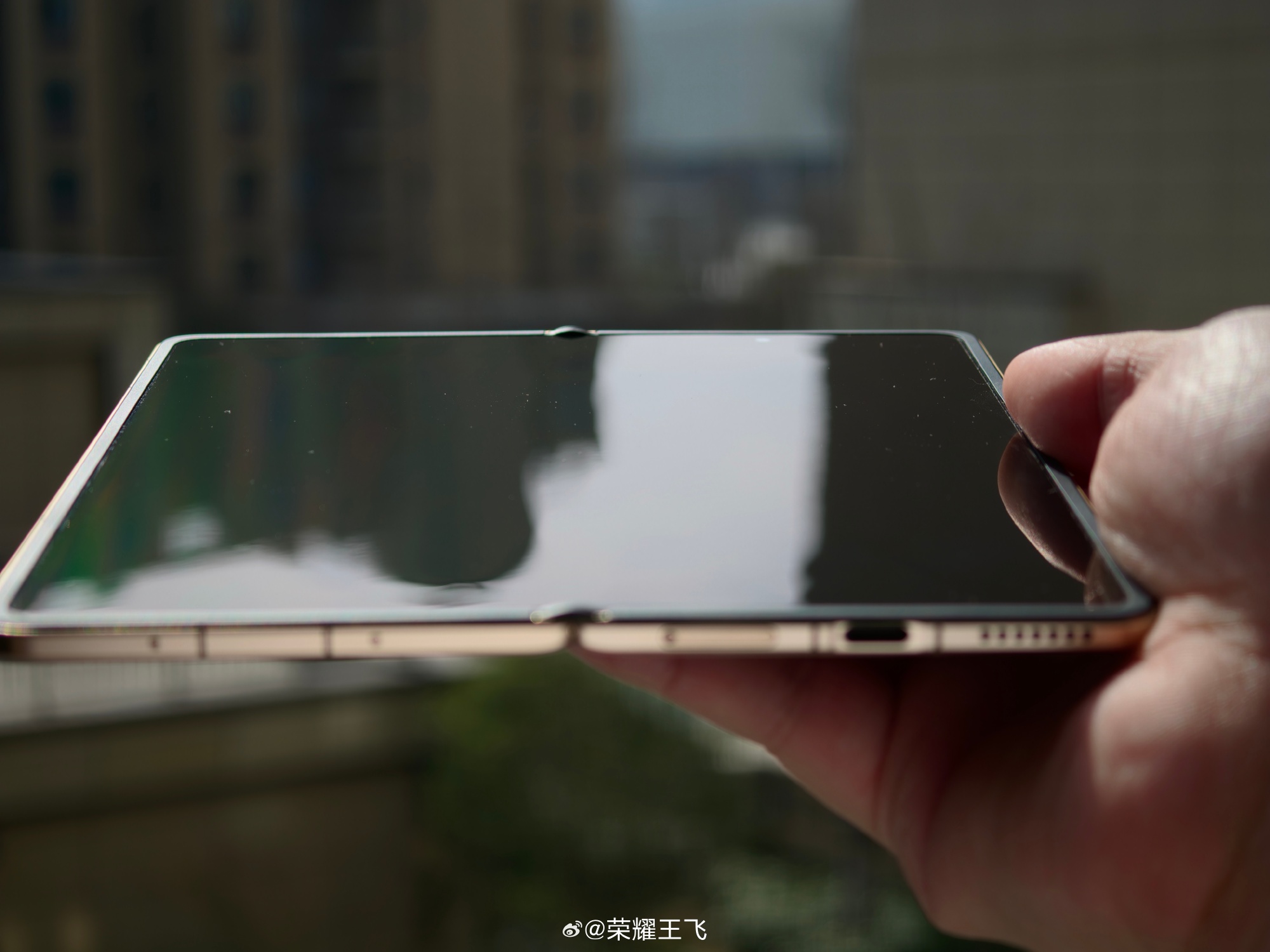 荣耀Magic V6折叠屏细节曝光 折痕近乎隐形,3月1日全球首发
