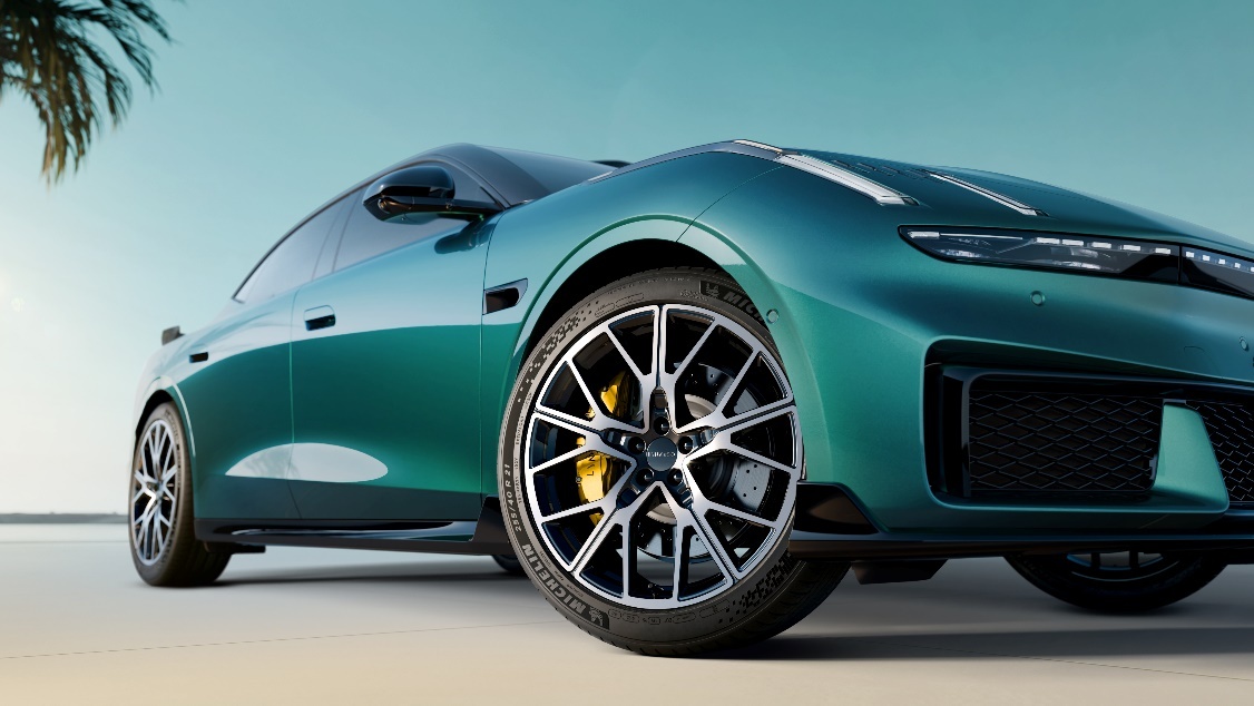 领克10+全球首秀 以1分40秒14刷新亚洲山脊赛道圈速 超越Taycan GT