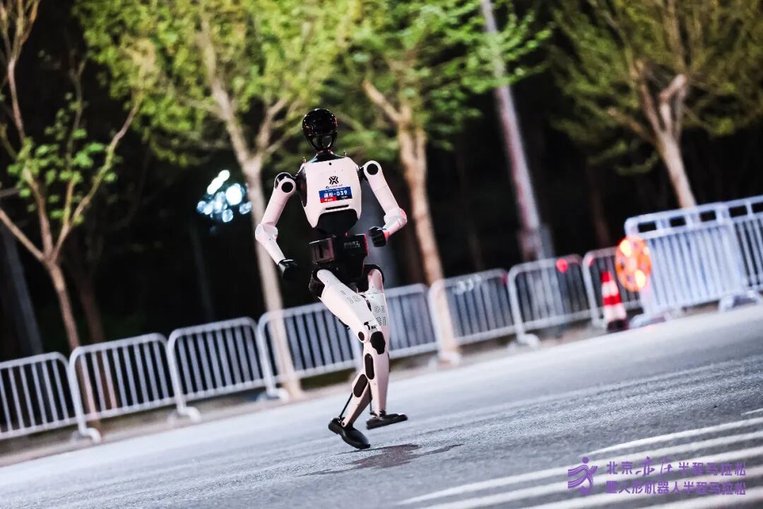 2026北京亦庄人形机器人半马本周日开跑 赛道升级且冲线第一未必是冠军