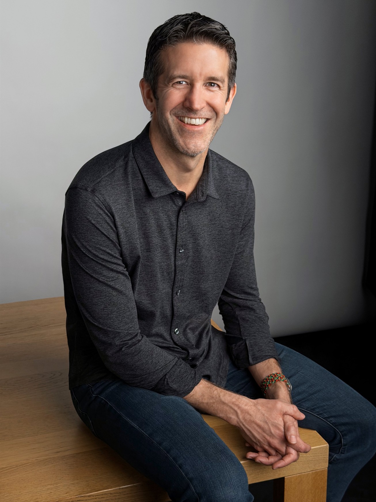 苹果官宣管理层重大变动 库克将任执行主席 特努斯9月接任CEO