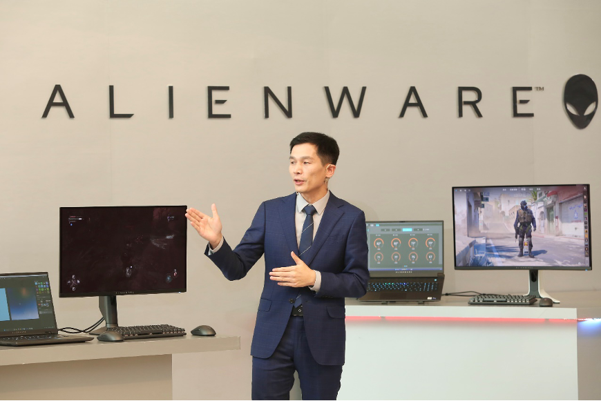戴尔中国显示器高级产品经理王彬介绍新品