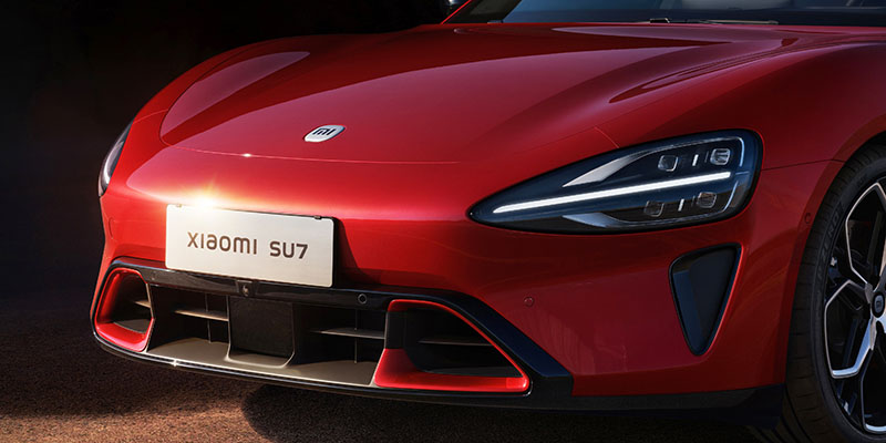 雷军亲自揭幕 新一代小米SU7「赤霞红」配色亮相，4月上市