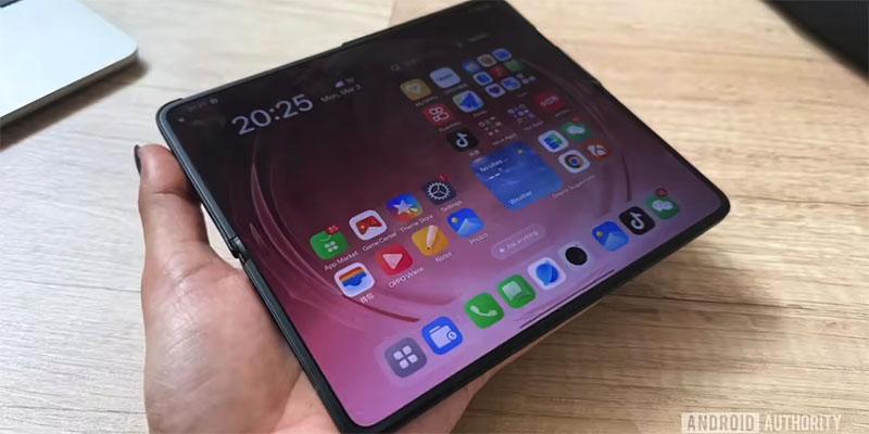 OPPO Find N6折叠机上手曝光 无折痕内屏+骁龙8 Elite Gen 5加持