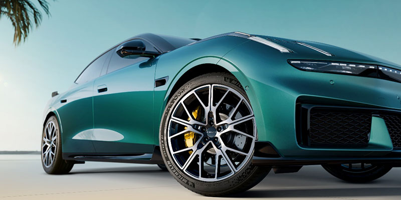 领克10+全球首秀 以1分40秒14刷新亚洲山脊赛道圈速 超越Taycan GT