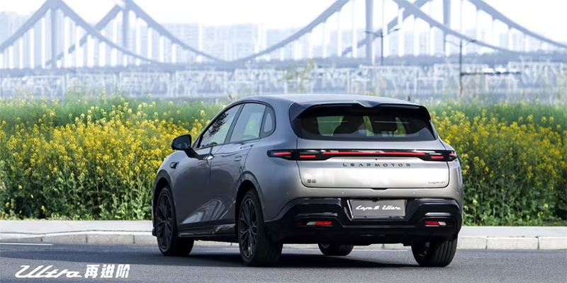 零跑Lafa5 Ultra定档4月24日北京车展上市 运动套件+高阶智驾双重加持